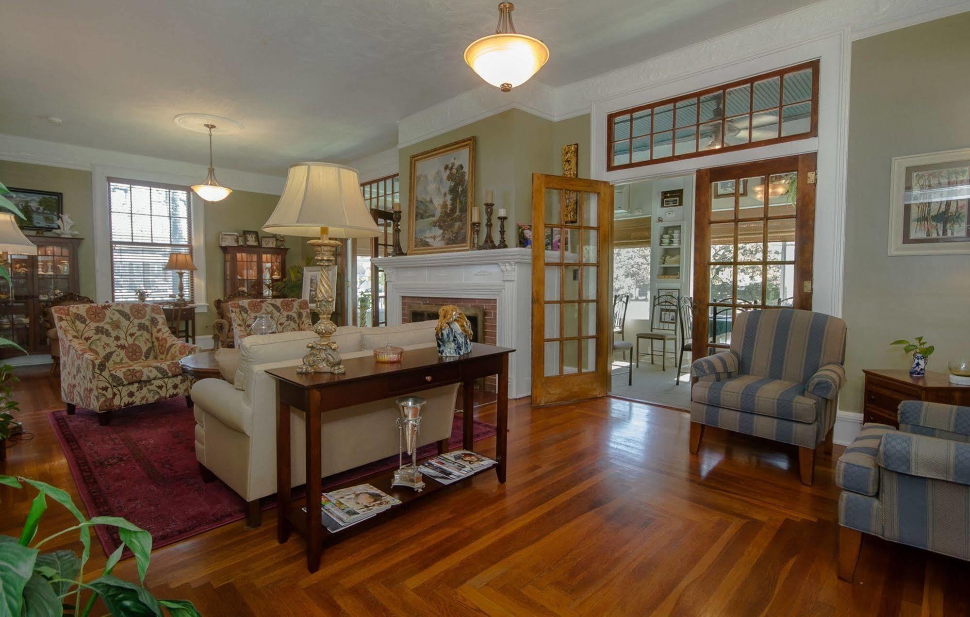 Dickey House Bed And Breakfast Marshfield エクステリア 写真
